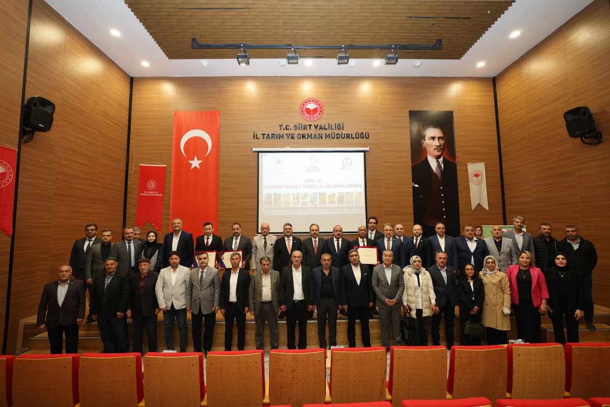 📍 Türk Patent ve Marka Kurumu Sınai Mülkiyet Hakları – Coğrafi İşaretler Farkındalığı Konferansı kapsamında düzenlenen “Coğrafi İşaretlere Değer Katanlara Teşekkür Belgesi Takdim Töreni”, Siirt İl Tarım ve Orman Müdürlüğü Konferans Salonu’nda gerçekleştirildi.

📜 Törende,