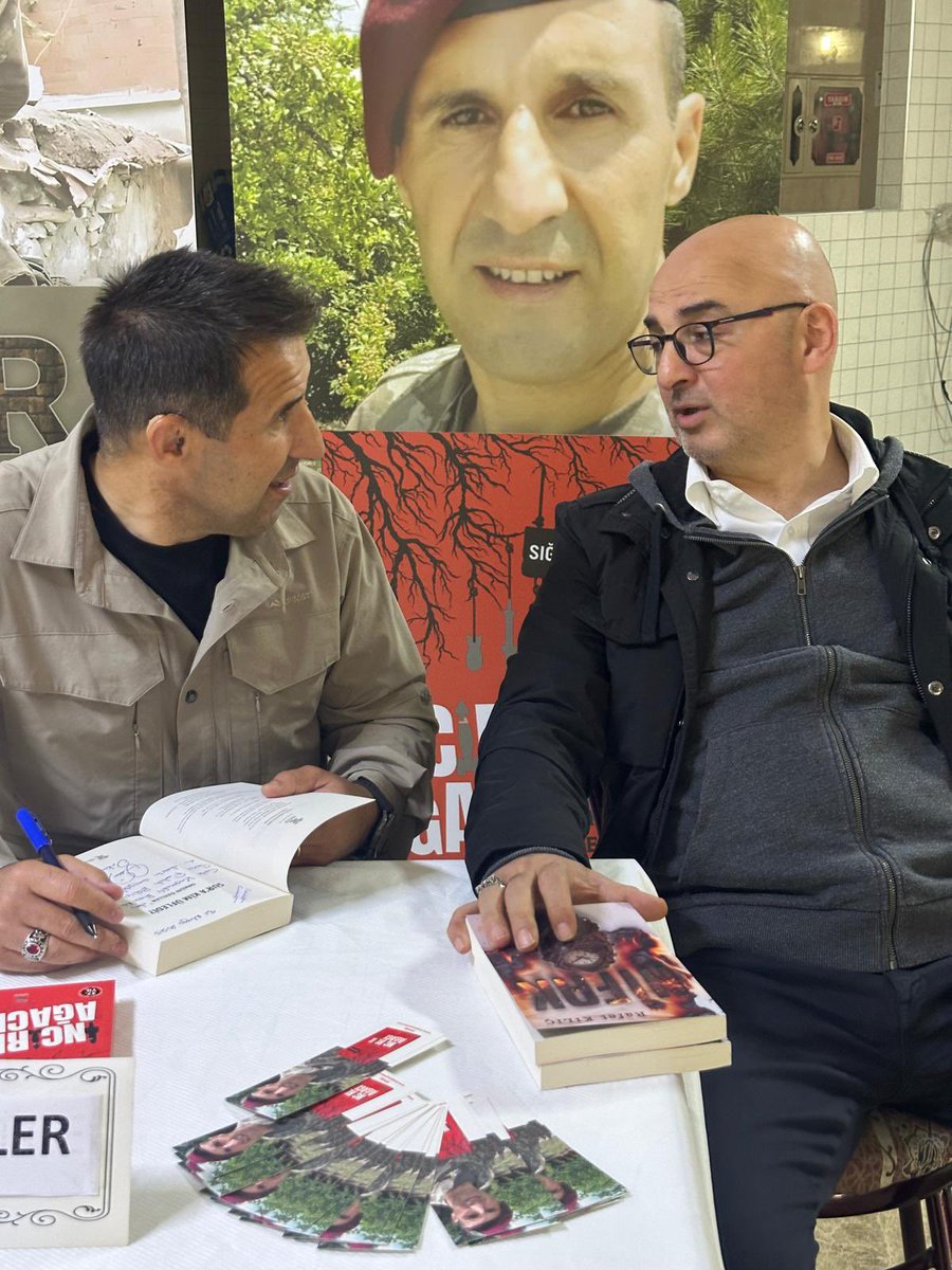 fatiheryilmaz0's tweet photo. Bu paylaşım, tüm meslek hayatı Türk milletinin ve devletinin bekası için terörle mücadele ile geçen, askerimizin başına çuval geçirdiğinden dolayı ABD’ nin verdiği madalyayı reddeden Türk askeri @OrkunOzeller ‘e saygı ve DESTEK amaçlıdır!🇹🇷

SENİNLEYİZ! 

#OrkunÖzellerYalnızDeğildir 
#Orkunicinbirseyyap