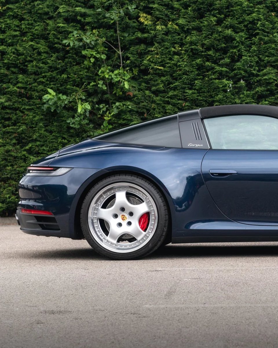 ProjectKahn's tweet image. Cup 1 Remastered 3-Piece Forged Light Alloy Wheels – Suitable for Porsche 911/992 (2019–Present)
Price: £7,000

Front Wheel Size: 8.5 x 20&quot;
Rear Wheel Size: 11.5 x 21&quot;
Colour: Hyper Silver

See more: projectkahn.com/collections/po…

#KahnDesign #Porsche #Cup1Remastered #ForgedWheels
