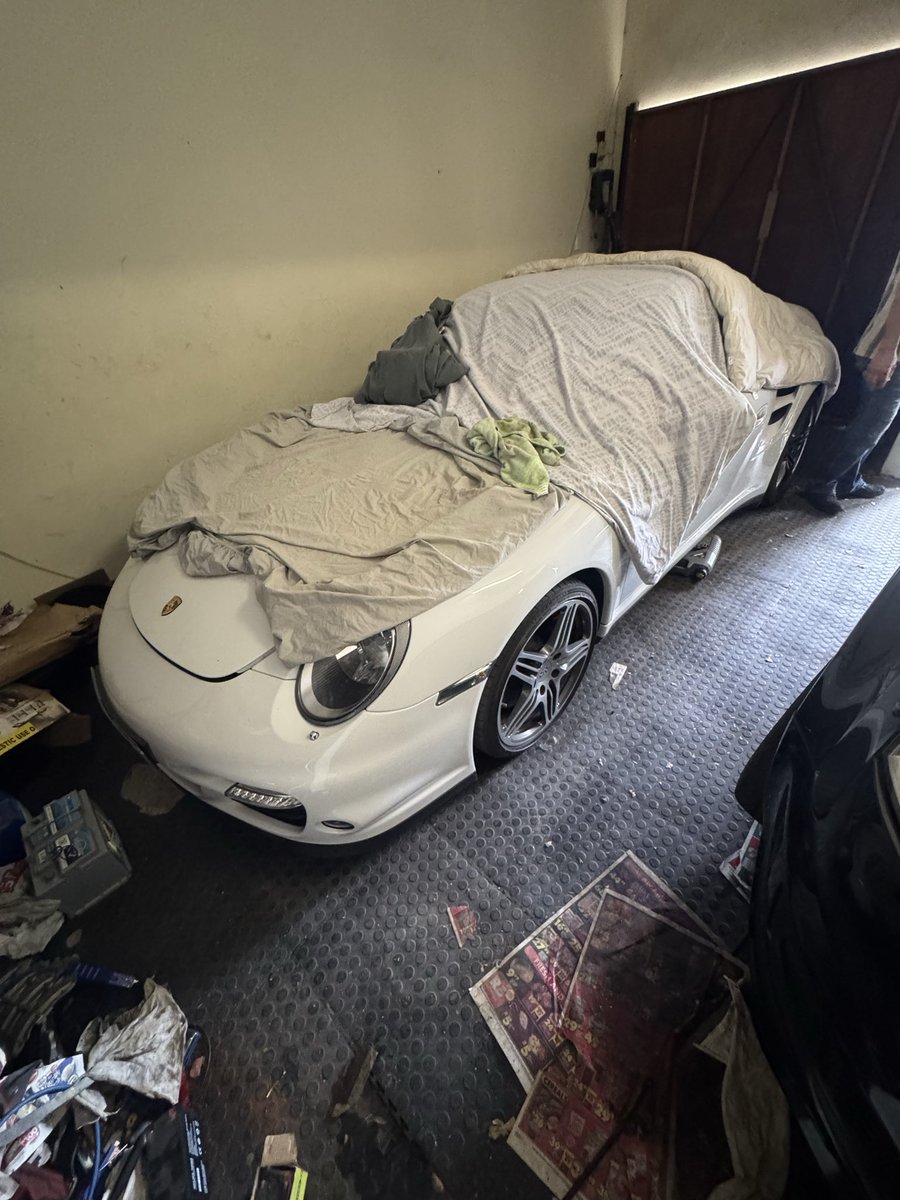 BonganiNtuli's tweet image. Car guys kill me when they think their cars are an investment. Dude bought this for a million + in 2006 and he says he would sell at R2M, man, that would mean he didn’t even beat inflation, never mind the opportunity cost of not churning that R1M for almost TWENTY years.