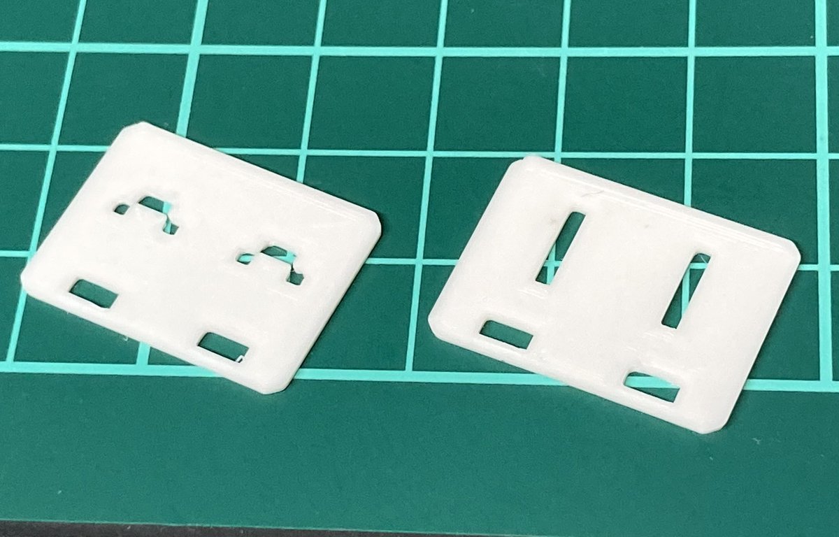 ハコットの特徴である
表情を変えられる機能はしっかりと引き継いでおります！

デフォルトは専用のプレートが付属してますが、紙なども挟めますのでオリジナルの表示にすることも可能です！

#ホビーラウンド33 #ホビラン33