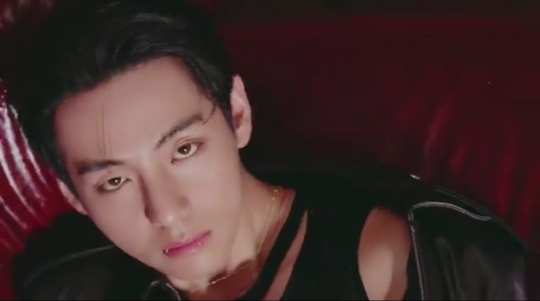 the stare of Kim Taehyung will melt you omg! wowwww

TIRTIR AMBASSADOR TAEHYUNG
V FACE OF TIRTIR
#TaehyungxTIRTIR
#VxTIRTIRGLOBAL