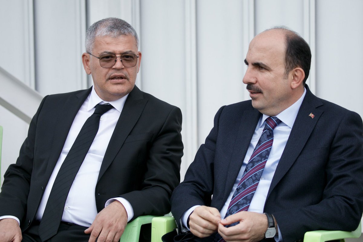 konyaspor's tweet photo. 📸 Konya Büyükşehir Belediye Başkanımız Sayın Uğur İbrahim Altay, Tümosan Konyaspor’umuzun antrenmanını ziyaret etti.

Bir süre idmanımızı izleyen Büyükşehir Belediye Başkanımız Sayın Uğur İbrahim Altay, Teknik Direktörümüz Çağdaş Atan ile görüştü ve başarı dileklerini iletti. Başkanımız Sayın Ömer Atiker ve yönetim kurulu üyelerimiz de ziyarete eşlik etti.