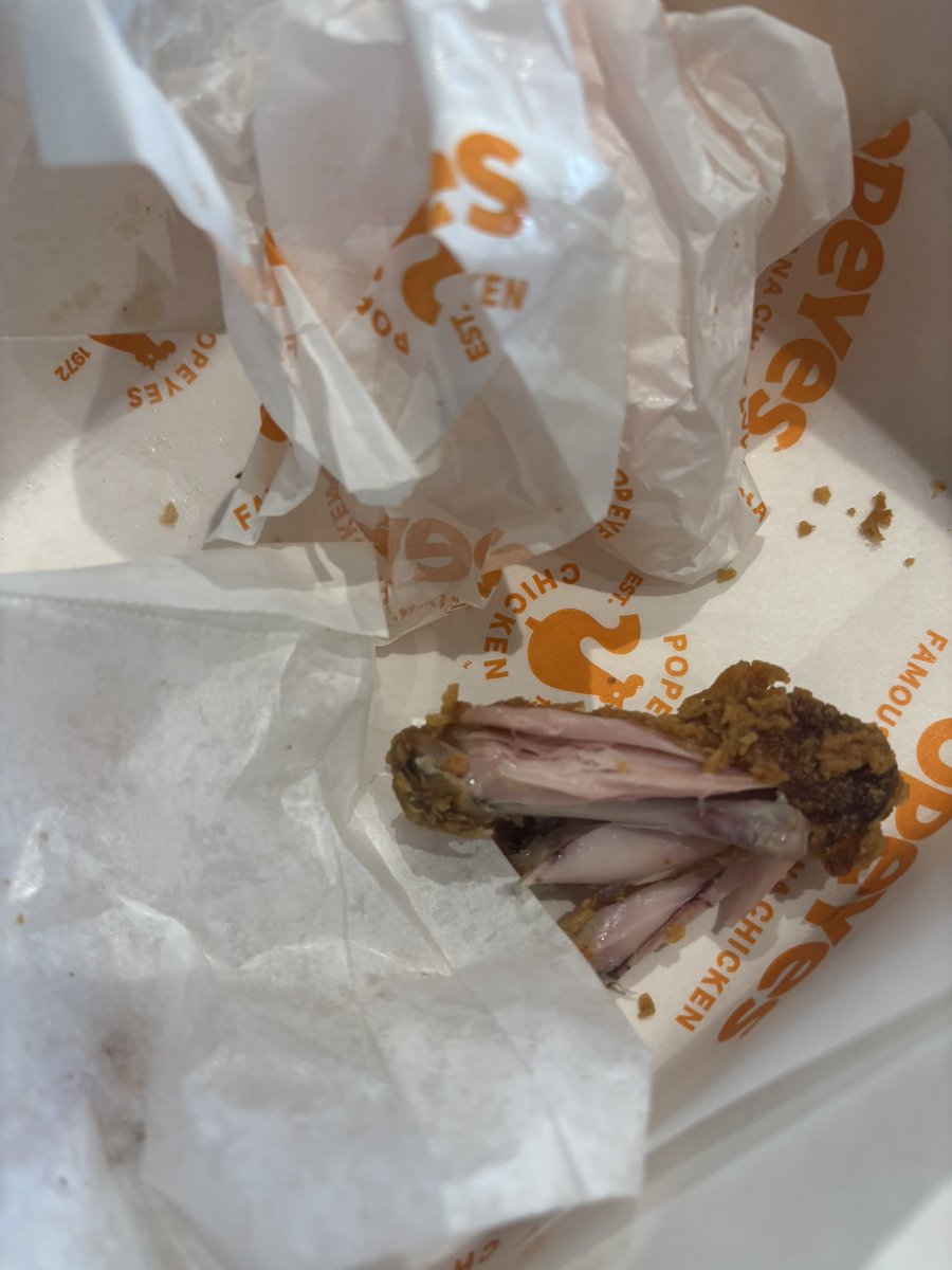 YeahhhDaveee's tweet photo. @Popeyes @PopeyesUK 

Popeyes Bromley been open less than a week and serving raw chicken! Spoke to the manager who declined to give a refund and claimed this is cooked and edible!! 🤮🤮 https://t.co/YkJSBOtQOc