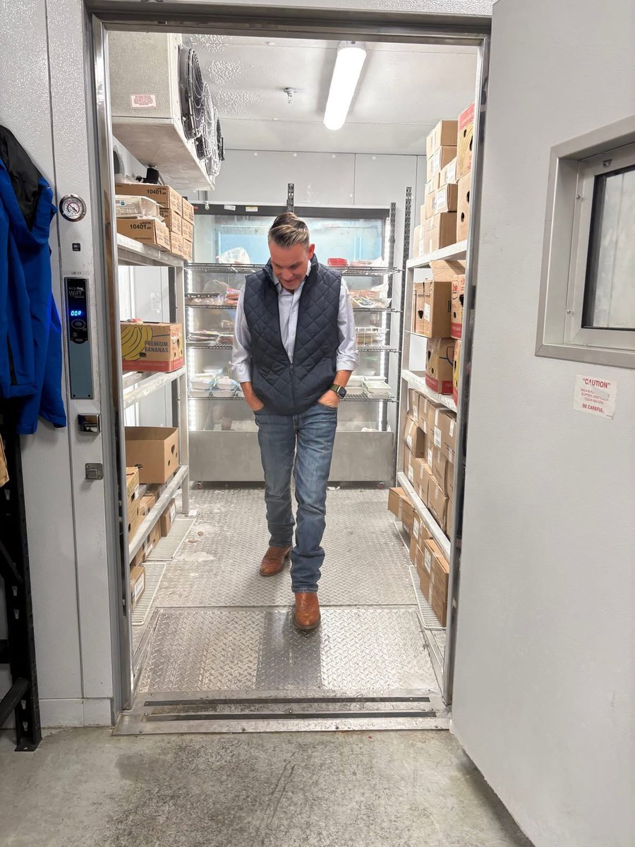 michaeldcrain's tweet image. Honored to present a special recognition to @WestAidFW for 40 years of serving Fort Worth families in need. With rising food insecurity during the federal government shutdown, it’s more important than ever that no one in Fort Worth goes hungry.

This is a team effort—thank you to…