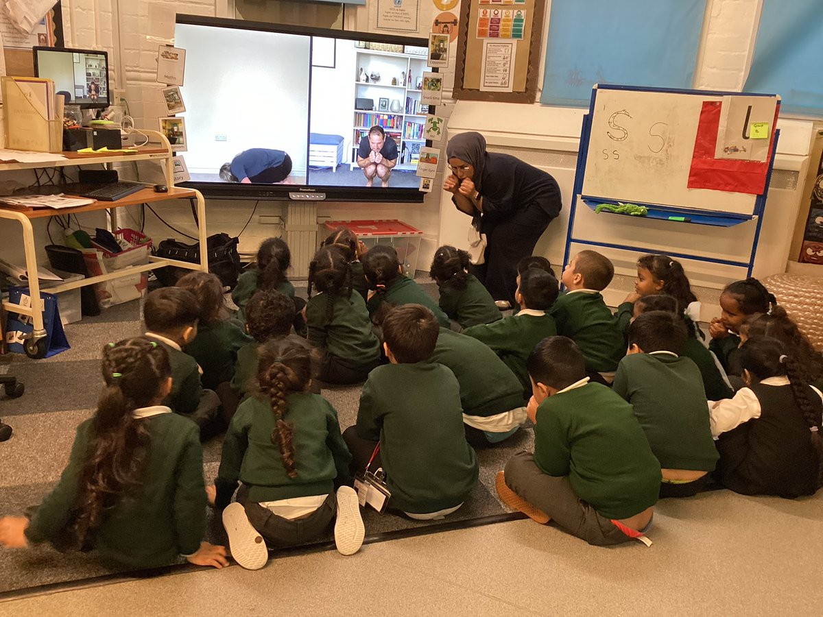 wyndclf's tweet image. This week at PSED, reception children explored the stormbreak video to help children express and talk about their feelings. We even did some role-playing to bring those emotions to life! 🌈💬#LeighTrust #reception #PSED #emotionalwellness #Oracy