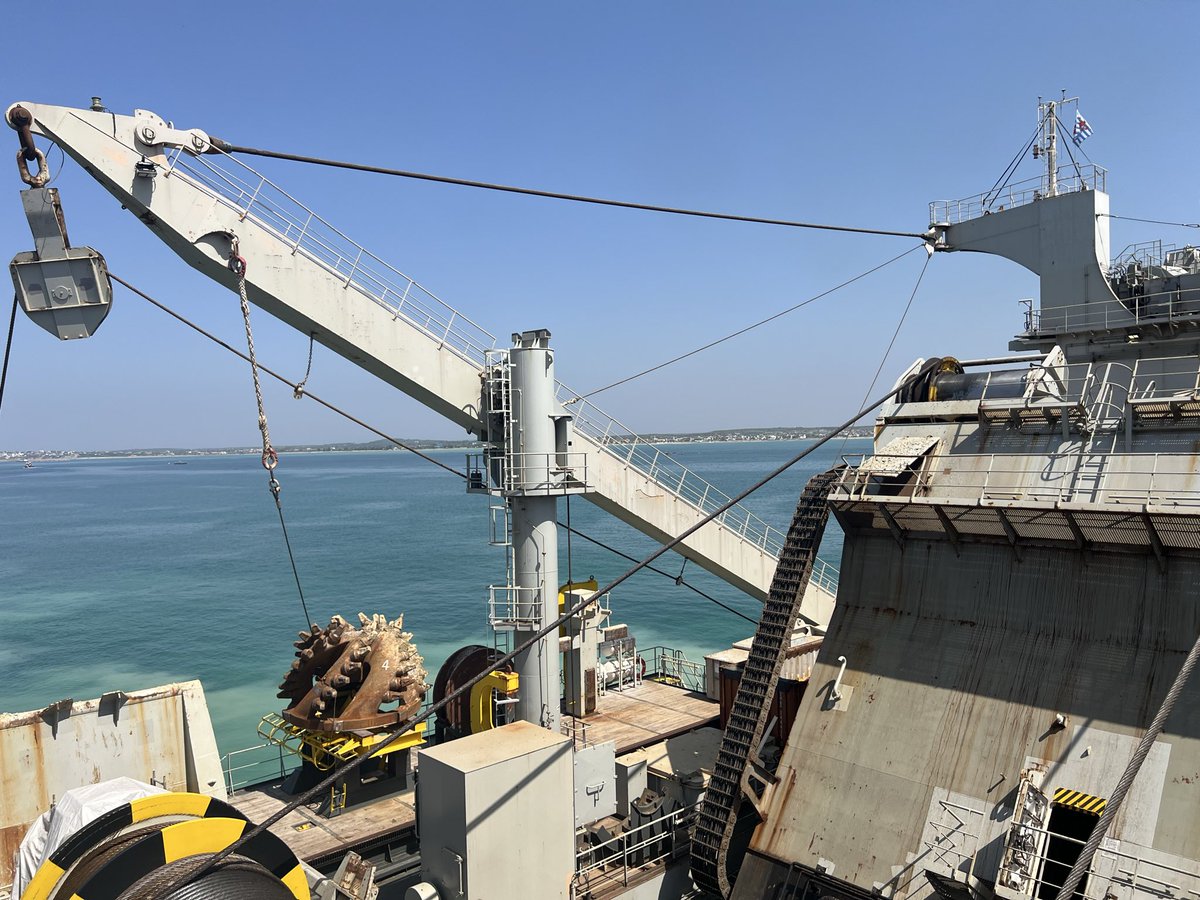 LUinDAKAR's tweet photo. Visite chez @jandenulgroup sur le navire dragueur Willem van Rubrouck qui sous pavillon 🇱🇺 participe à la construction du nouveau port à #Ndayane. L’une des meilleures technologies au 🌍 est à l’oeuvre ici, creusant jusqu’à 20m sous l’eau en pleine mer! 🇱🇺🇸🇳 #PortAutonomeDakar https://t.co/ck4kNNEMo0