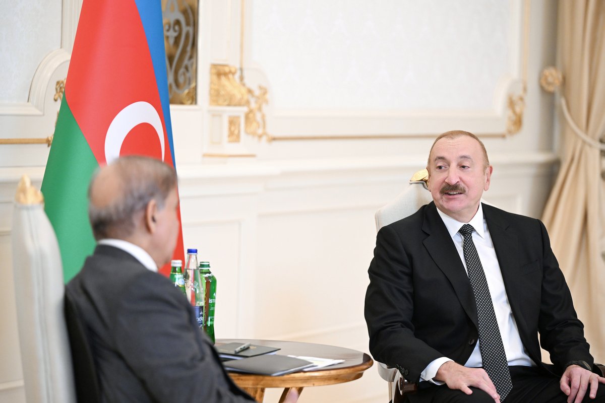 President Ilham Aliyev held limited format meeting with Prime Minister of Pakistan.

president.az/en/articles/vi…