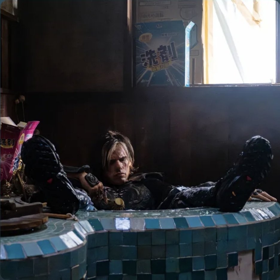 J'ai aimé ton film, j'ai adoré ton nouvel album La fuite en avant, Orelsan qui es-tu ?

C'est l'album de la maturité et c'est dingue de voir l'évolution de cet artiste depuis Perdu d'avance 

L'enchaînement La petite voix, Sama, Soleil levant une vraie pépite pour les oreilles !