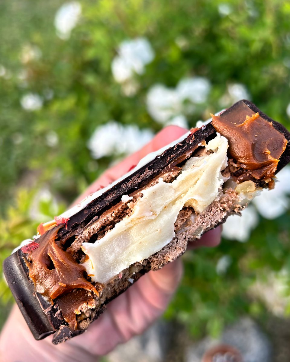 El corte de un alfajor no te puede tentar tanto.

El alfajor en cuestión: