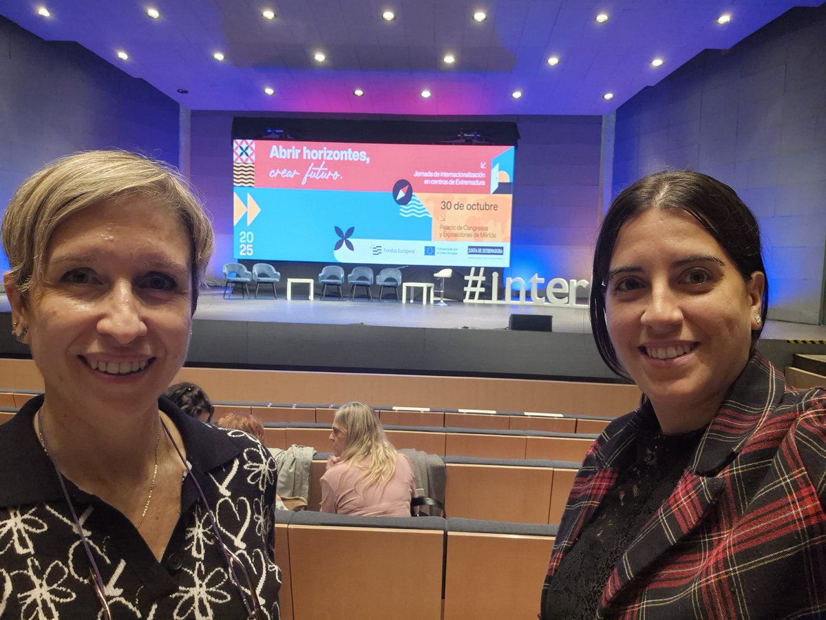 IESVirgenSote's tweet photo. 🌎 El IES Virgen del Soterraño sigue aprendiendo con Erasmus+ 💙
Dos profesoras de nuestro equipo Erasmus+ asistieron a la Jornada “La Internacionalización en Centros Educativos de Extremadura”, un encuentro lleno de experiencias, buenas prácticas y nuevas ideas. 💬👌 https://t.co/Ql92KNXOkd
