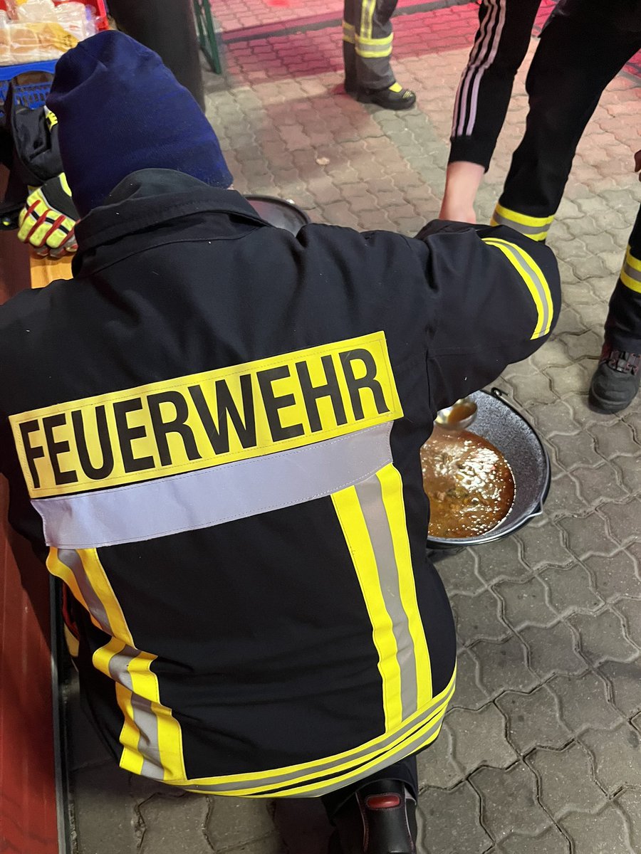 ManuelB_DFeuG's tweet photo. Soziales Engagement. #Ehrenamt #Brandenburg #Feuerwehr im familiären #Gallun @BerlinBB_Dfeug https://t.co/0SOgHiMwRI
