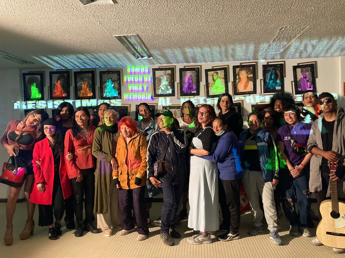 SubLGBTI's tweet photo. 🌈 En la Casa LGBTI Diana Navarro se realizó la proyección del videomapping “Memorias trans en resistencia activa”, un proceso de lecturas creativas desarrollado en la localidad de Santa Fe, en articulación con @posmonumenta y @BibloRed.

Este encuentro visibiliza las voces y memorias de las personas trans, fortaleciendo una red de afecto, diálogo y escucha sanadora. 💜✨
#AquíSíPasa