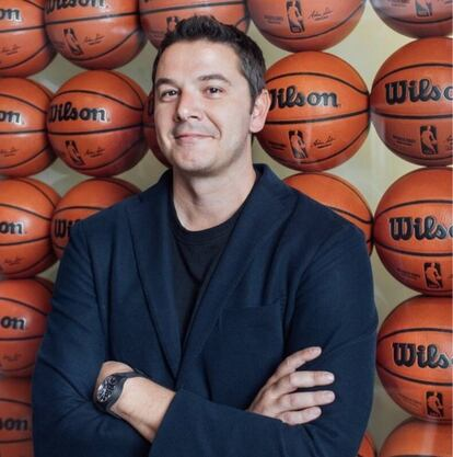 karusito83's tweet photo. El director de NBA Europa ha desvelado las 12 ciudades que tendrán plaza permanente en la competición (que empezaría en octubre de 2027)
 
 🇪🇸 Madrid
 🇪🇸 Barcelona
 🇮🇹 Milán
 🇮🇹 Roma
 🇩🇪 Múnich
 🇩🇪 Berlín
 🇫🇷 París
 🇫🇷 Lyon
 🇬🇷 Atenas
 🇹🇷 Estambul
 🇬🇧 Manchester
 🇬🇧 Londres
 
 🏀Habrá otras 4 plazas por méritos deprotivos: una vía BCL y otras 3 vía ligas nacionales
 
 🥸De aurora boreal me parece lo de calzar a 2 equipos ingleses...

Vía @Gazzetta_it