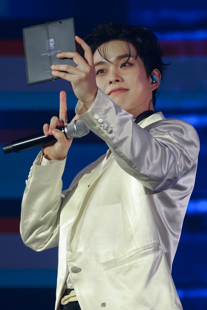 251107 LUCID LINE 첫콘

✌🏻🐱📱

#루시 #LUCY #최상엽 #상엽