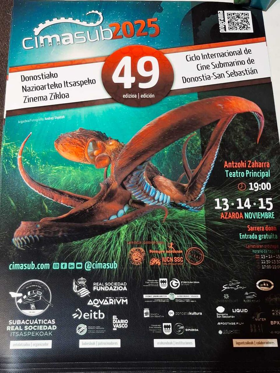 OrainIngurumena's tweet photo. 🌊 #CIMASUB jaialdiaren 49. edizioaren aurkezpenean izan gara gaur, “Zure begien aurrean egia” lelopean.

🐟 Itsasoen edertasuna eta haiek jasaten dituzten mehatxuak erakusten ditu, zinemaren, argazkigintzaren eta hezkuntzaren indarraz. 📸 

#CIMASUB2025 https://t.co/vhrVsluWR3