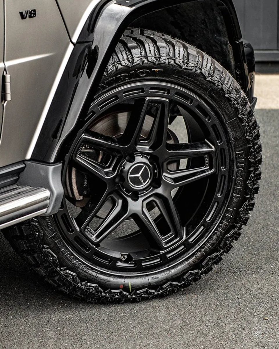 ProjectKahn's tweet image. Mercedes G-Wagon (2018–Present) G63 AMG G06 Light Alloy Wheels
Price: £2,900

Front Wheel Size: 9.5 x 22&quot;
Rear Wheel Size: 9.5 x 22&quot;
Colour: Satin Black

projectkahn.com/collections/g-…

Copyright Design by KAHN®

#ChelseaTruckCo #KahnDesign #Mercedes #GWagon #AMG #G63
