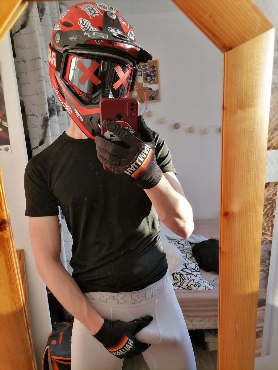 Loving my shape lately c:
Seeing that working out alot starts to pays is the best feeling &lt;3

Dick out version: onlyfans.com/duskyad