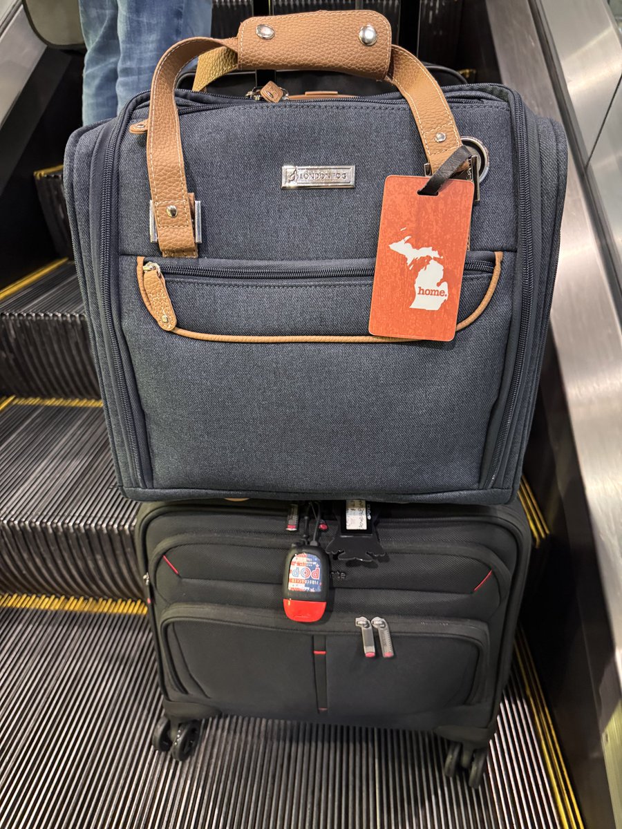 saltnburnem's tweet image. New luggage and laptop bag cuz your boy can’t carry a backpack anymore. Kills my back.

#DevRel