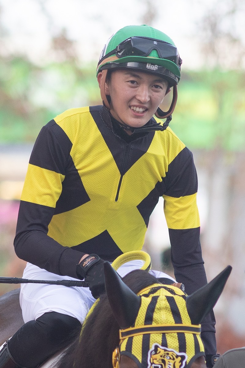 今日(11/8)は木間塚龍馬騎手の22歳の誕生日🎂

今年の春から「黒、黄十字襷、袖黄一本輪」に勝負服を変更。
所属の #矢野義幸 厩舎カラーで奮闘中です🔥