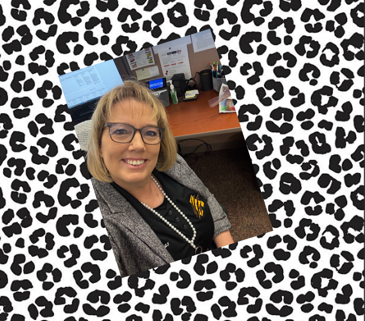 THeras_CI's tweet photo. ๐๐ท Proudly repping that #AllInFridayFit for the Hurshel Antwine Cougars! As a Secondary Math Instructional Officer, Iโm here to support the amazing staff who make #TeamSISD shineโbecause great schools start with great people!
@JEksaengsri_CI @HAntwine_MS
#CougarPride https://t.co/iPETjaYsZZ