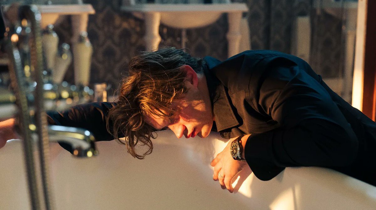 nckleisters's tweet image. me after watching the first 3 episodes of maxton hall season 2