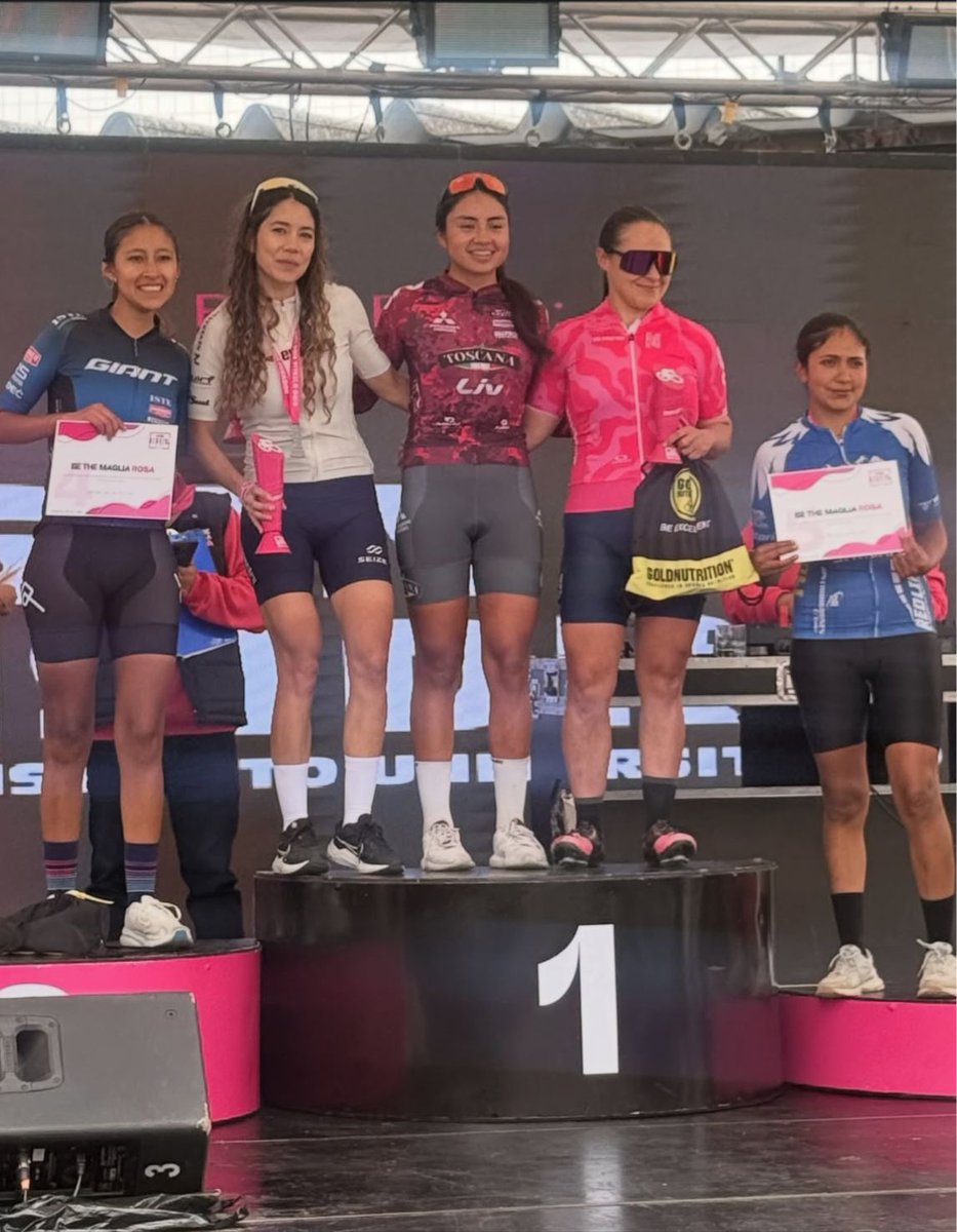 UIDE's tweet photo. 🚴 #OrgulloUIDE |‍ Felicitamos a nuestra deportista becada por la Escuela de Deportes, Natalie Revelo quien se coronó campeona general del Giro d’Italia Ride Like a Pro #Ecuador 2025, destacando su talento y disciplina.   Lee su historia aquí 🔗 https://t.co/2UzizHsmaL https://t.co/uCGvfqmN64