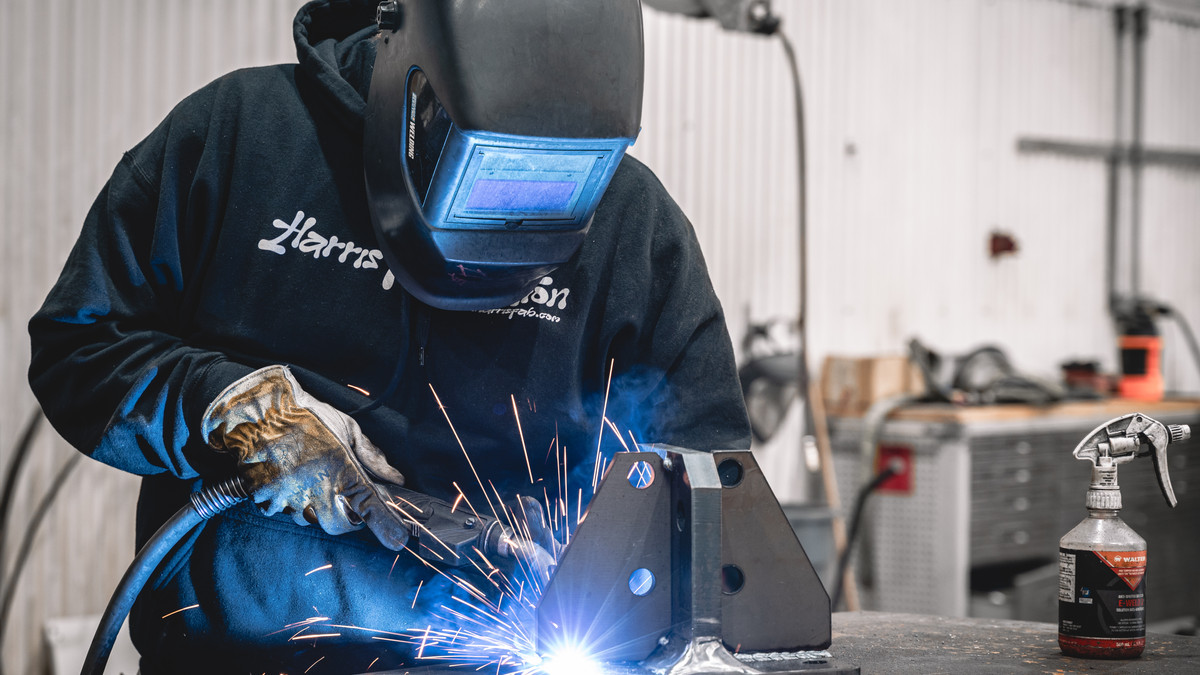 TheHarrisFab's tweet image. We shape careers through steady work, fair pay, and pride in every weld. Join us in Topeka and build something that lasts. harrisfab.com/careers #TopekaJobs