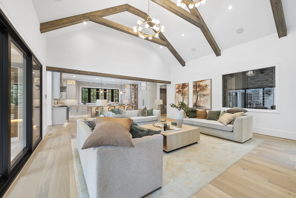 This Great Room really was a great room!  #flyboync  #GreatRoom #HomeInspiration #InteriorDesign #ModernLiving #OpenConcept #LivingRoomGoals #HomeDecor #LuxuryInteriors #NorthCarolinaHomes #DesignDetails