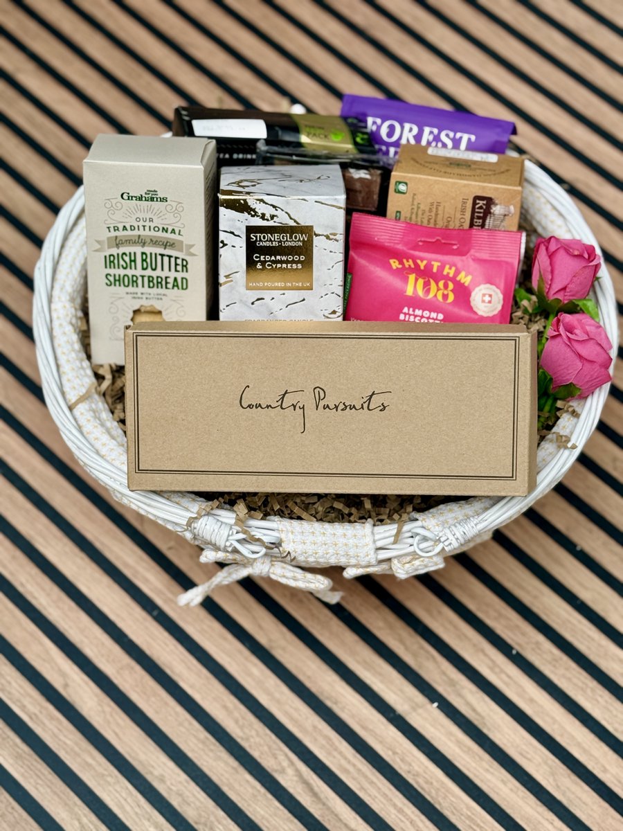BasketsGalore's tweet image. Today&apos;s Gift Basket Of The Day is the &apos;&apos;Golden Anniversary Gift Basket&quot; 🎁💛🎊

ow.ly/1NeB50Xmsic

Follow &amp;amp; RT to enter #prize draw to #win a Gift Basket. 

More info via our blog. 

#dailydispatch #gifts #competition #anniversarygifts #goldenweddinganniversarygifts