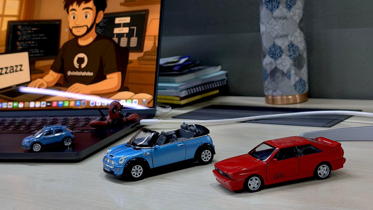 My desk finally feels complete; 🚘🤌