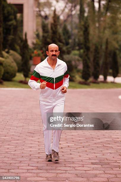 Valdoler0's tweet photo. El diseño inspirado en la que uso el licenciado Carlos Salinas de Gortari de los tiempos del PRI. https://t.co/OgygSFAW0q