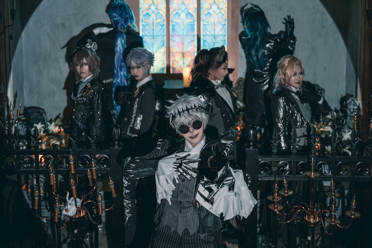 anitaares1's tweet photo. 恐怖、悲鳴、素敵なナイトメアー！
魔法と不思議な力に満ちた驚異的な世界へ旅立とう。
それぞれの休日に、それぞれの特別な世界がある。
-
Riddle / @caroalouette
Leona/akuna
Azul/@anitaares1
Vil / 翼空 
Idia/@finn66621
Malleus/霧霧 
Skully J. Graves /夜伢 
攝影/嘎逼
小精靈/思醬 https://t.co/JpBeOzPEpG