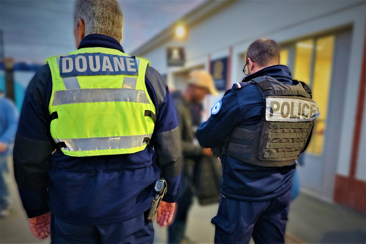 PoliceNat14's tweet photo. #ImmigrationIrrégulière | Hier, à #Caen, #Lisieux, #DivesSurMer, #Deauville et #Honfleur, les policiers du #Calvados, en partenariat avec les douanes et les polices municipales, ont pris part à une opération zonale coordonnée dédiée à la lutte contre l’immigration irrégulière. https://t.co/ylfXbY3wUR