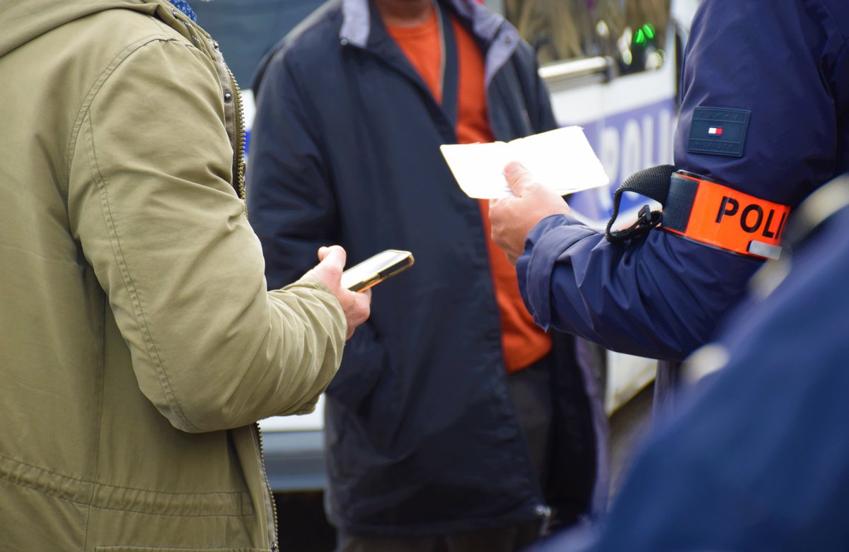 PoliceNat14's tweet photo. #ImmigrationIrrégulière | Hier, à #Caen, #Lisieux, #DivesSurMer, #Deauville et #Honfleur, les policiers du #Calvados, en partenariat avec les douanes et les polices municipales, ont pris part à une opération zonale coordonnée dédiée à la lutte contre l’immigration irrégulière. https://t.co/ylfXbY3wUR