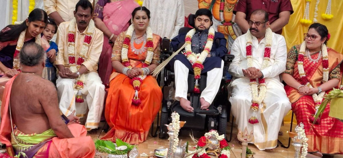 kayaldevaraj's tweet photo. November 7th
Actor and Politician #Nepolean Son #Dhanush First Year Wedding Anniversary https://t.co/NJUD3Bm3fw