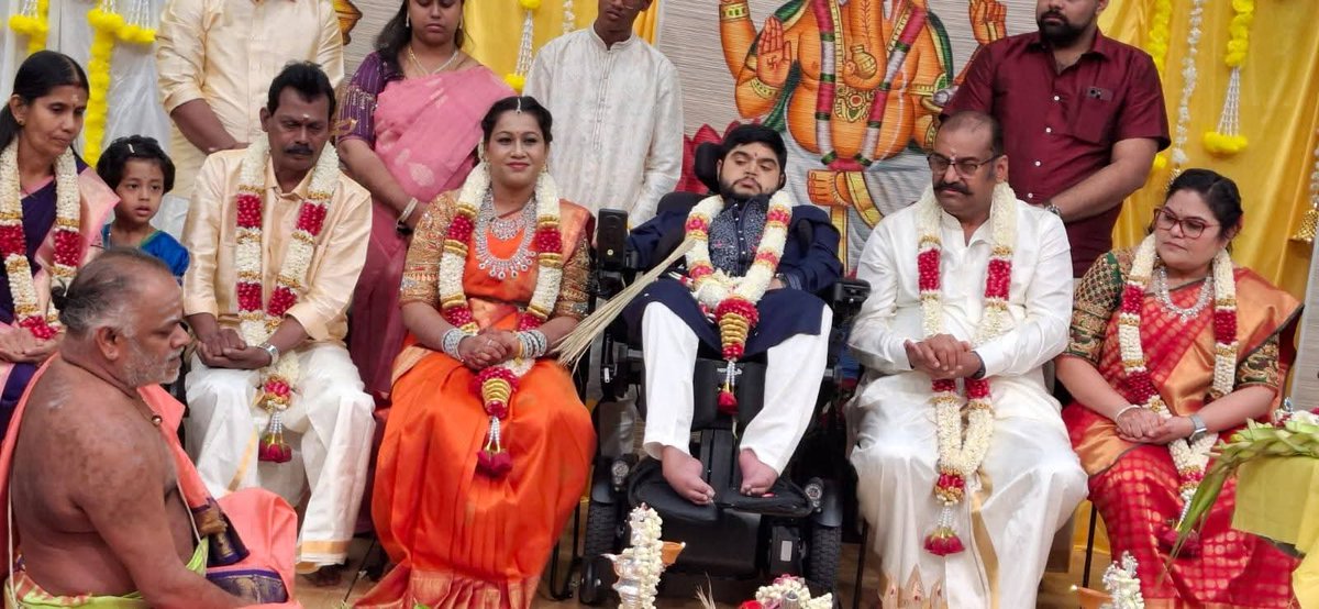 kayaldevaraj's tweet photo. November 7th
Actor and Politician #Nepolean Son #Dhanush First Year Wedding Anniversary https://t.co/NJUD3Bm3fw