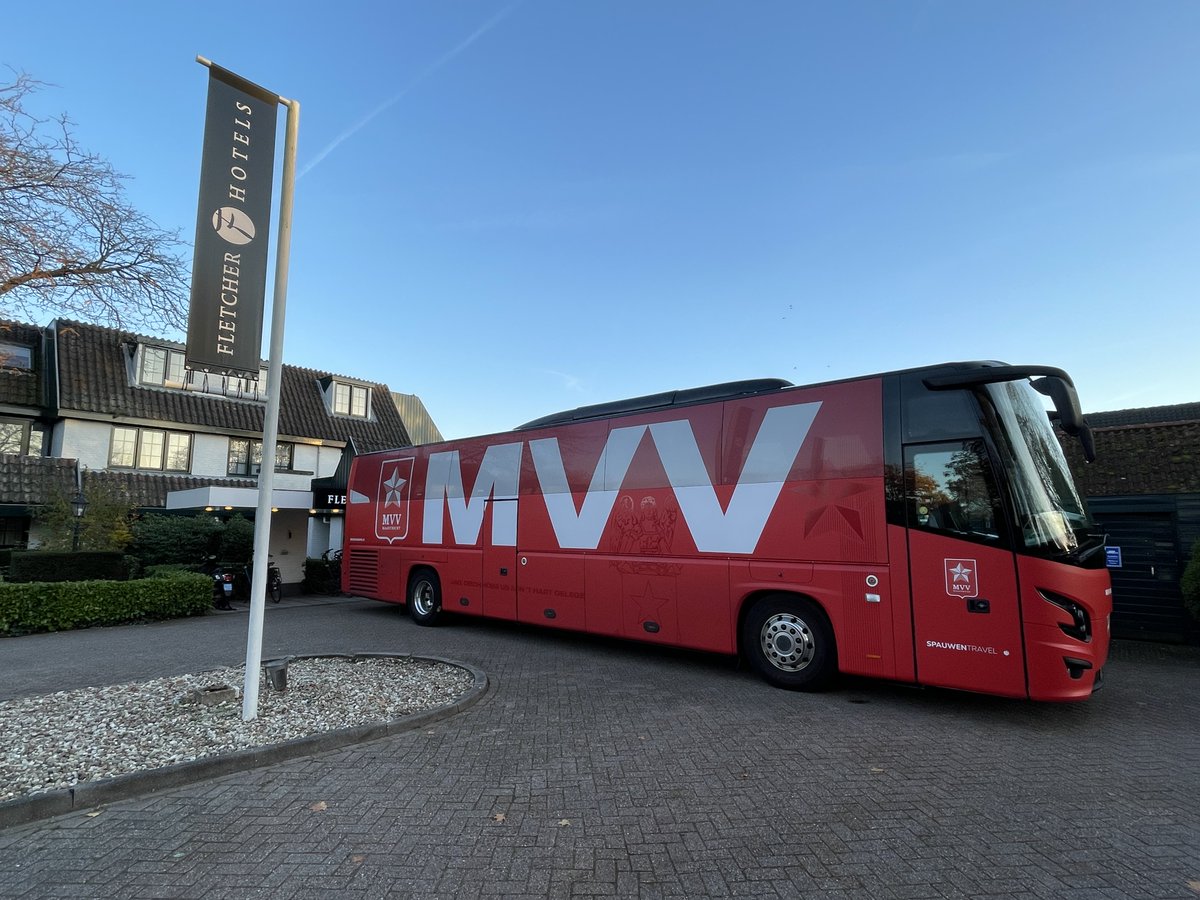 FletcherFootbal's tweet image. Wij danken @mvvmaastricht, @fcdordrechtnl en @RodaJCKerkrade voor hun komst bij 𝐅𝐥𝐞𝐭𝐜𝐡𝐞𝐫.

De teams hier hebben een sportmaaltijd genuttigd en de wedstrijdbespreking gehouden.

Wij wensen ze succes met de wedstrijden 👍

#ALMMVV #JAJDOR #ADORJC #KKD #KeukenKampioenDivisie