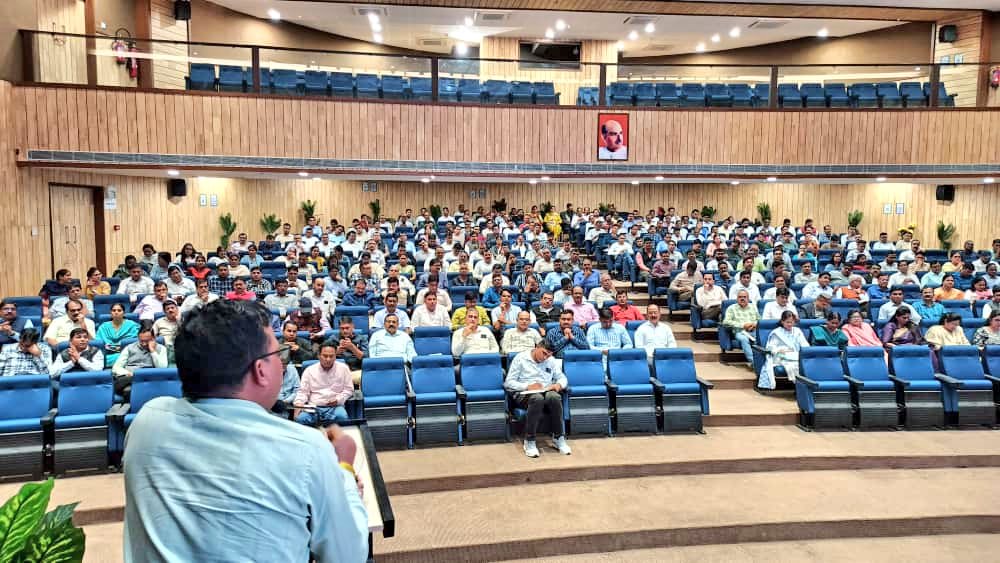 "एक बगियां मां के नाम" परियोजना के बेहतर क्रियान्वयन एवं प्रगति में गति लाने हेतु आज  विकास भवन के डॉ. श्यामा प्रसाद मुखर्जी, सभागार अरेरा हिल्स भोपाल में कार्यशाला का आयोजन किया गया।

<a href="/CMMadhyaPradesh/">Chief Minister, MP</a>
<a href="/DrMohanYadav51/">Dr Mohan Yadav</a>
<a href="/prahladspatel/">Prahlad Singh Patel ( वृक्ष से जल, जल से जीवन)</a>
#MGNREGA #Manrega #एक_बगियां_मां_के_नाम