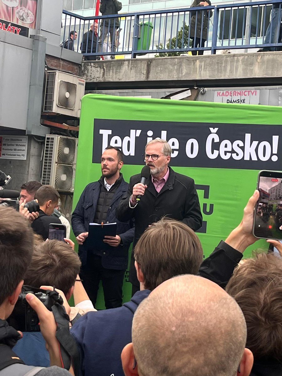 Jsem TOPák! 

Když mi bylo 17, rozhodl jsem se, že po osmnáctinách vstoupím do TOP 09. Bylo to moje první velké životní rozhodnutí a dodnes to nejdelší, které jsem nikdy neměl důvod přehodnotit. Od tehdejšího nadšeného, naivního člena jsem se postupně posunul přes předsedu