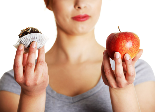 KristenJakobitz's tweet image. Question: What's the best defense against a craving for processed sweets? 

Answer: Fiber and Protein. Pair an apple with almonds  or a hard-boiled egg. Keeps you satisfied and your blood sugar stable. 

What’s your go-to defense snack? 

#NutritionTips #SnackSmart #Cravings