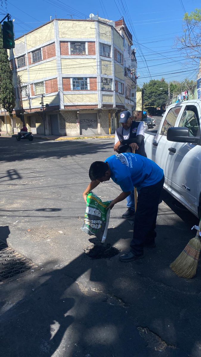 🛠️ ¡Manos a la obra!
El equipo de #BlindarMH 🛡️ se suma al programa #AntibachesMH 🚧
Juntos seguimos mejorando las calles de <a href="/AlcaldiaMHmx/">Alcaldía Miguel Hidalgo</a> para que tú y tu familia transiten seguros y sin baches. 💙
<a href="/mauriciotabe/">Mauricio Tabe Echartea</a> <a href="/GomezZalce/">Marcela Gomez Zalce</a> #CSCMH