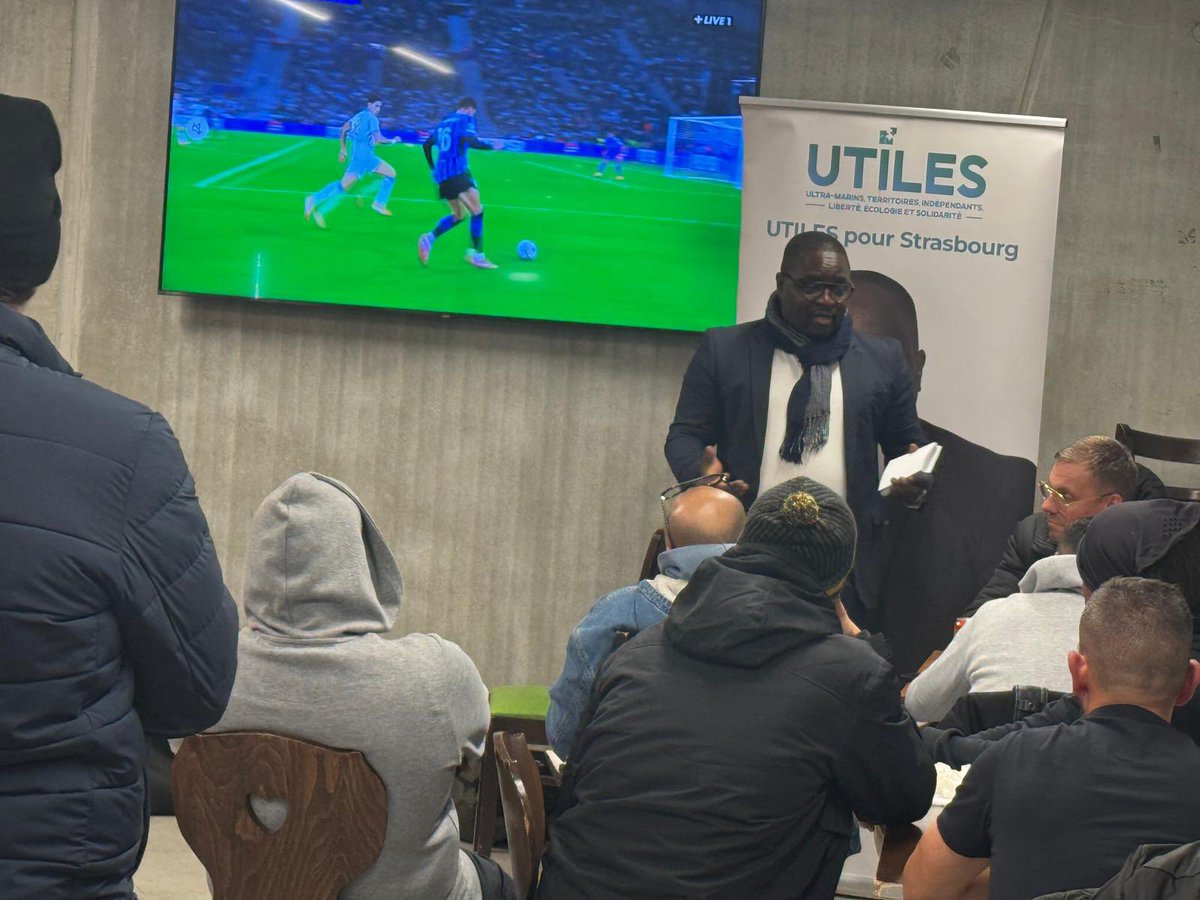 mlaminesylla's tweet photo. 💬 Immersion au cœur de nos quartiers.
Des jeunes, des familles, des anciens… tous unis par une même envie : reprendre la parole et agir pour #Strasbourg.
Fini les extrêmes, fini les promesses.
Nos quartiers ont tout compris : on ne subit plus, on s’engage. 💪
#Utiles #Strasbourg2026 #CitoyensEnAction
@UTILES_leparti @BertrandPancher