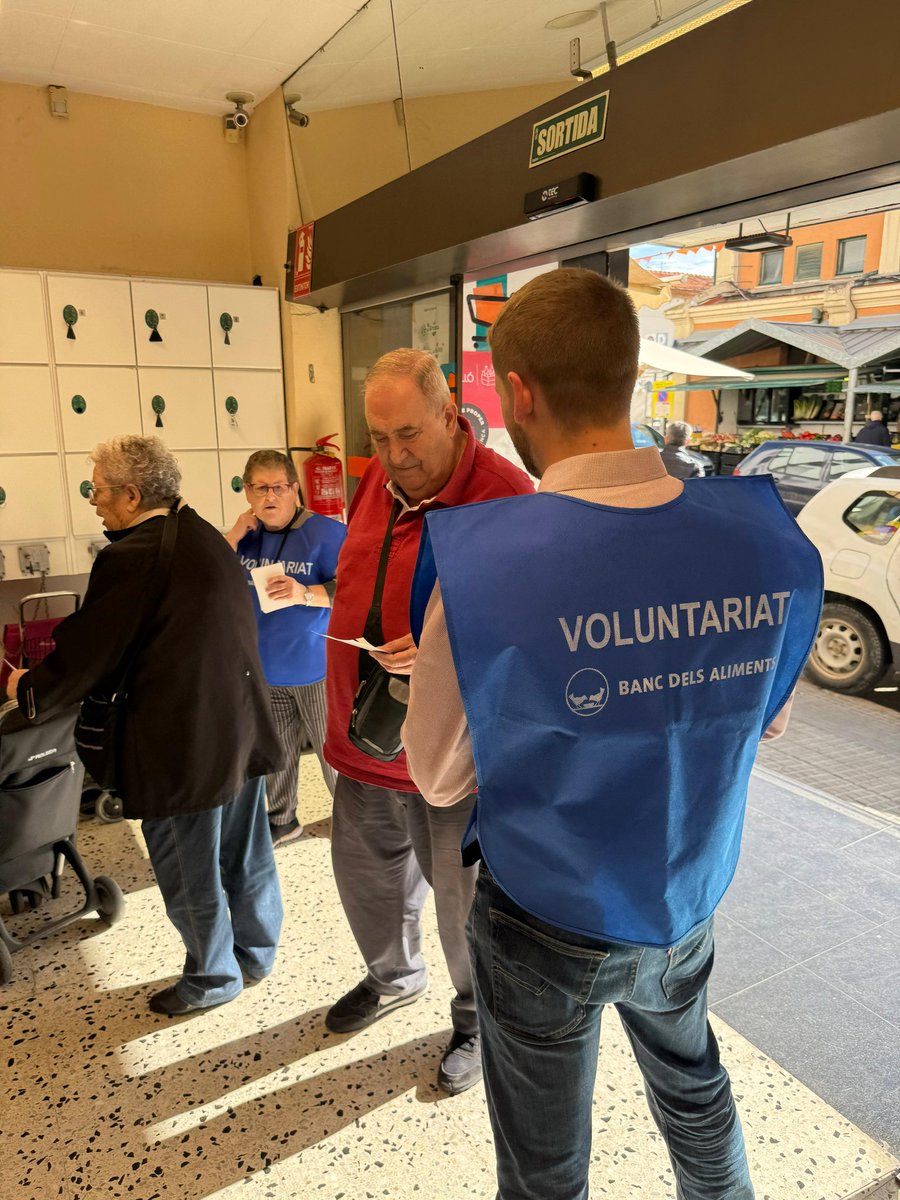 javigarciaro's tweet photo. 🫂 Un any més participem al Gran Recapte en favor del Banc d'Aliments.
Gràcies a les més de 12.200 persones voluntàries que ajuden a cobrir les necessitats bàsiques d'alimentació de 230 mil persones a Catalunya❤️
#Terrassa
#solidaritat
#HoDonemTot
#BancdelsAliments
#GranRecapte https://t.co/IpznPJys3k