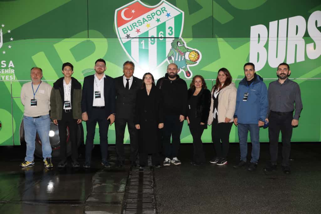 BursaKentKonsey's tweet photo. Bursa Kent Konseyi ve Bursa Büyükşehir Belediyesi iş birliğiyle düzenlenen “Gençler Ata’sının Huzurunda” programı, büyük bir coşku ve duygu birliğiyle gerçekleştirildi. https://t.co/SllF3N3pPN