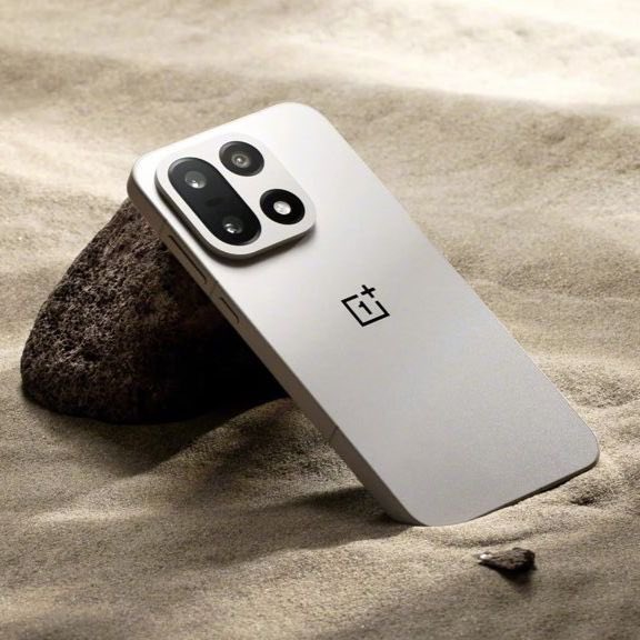 Quick roundup of what all can you expect from the upcoming OnePlus 15! 👇

• First ever 1.5K 165Hz LTPO display 
• The best possible IP rating – IP69K
• Qualcomm's latest and greatest Snapdragon 8 Elite Gen 5 processor 
• Huge 7300 mAh battery along with 120W wired charging