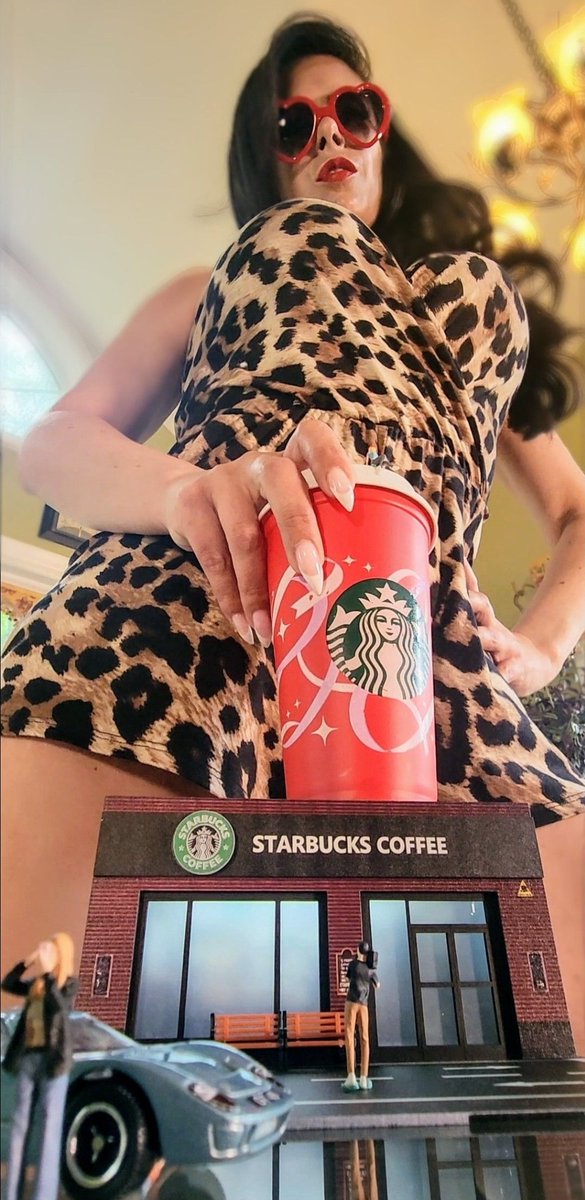 I AM the Venti

#sizetwitter #sizekink #Giantess #GiantessGrowth