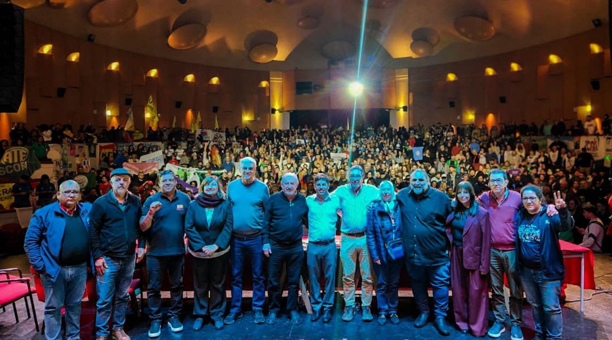 adolfoacta's tweet photo. Decenas de organizaciones recordamos en Mar del Plata ese grito victorioso del #NoAlALCA. En 2005 detuvimos el proyecto neocolonial de Bush y, 20 años después, también plantamos nuestras banderas frente al vasallaje que pretende Trump. A no aflojar! https://t.co/vLCSpDGJqU