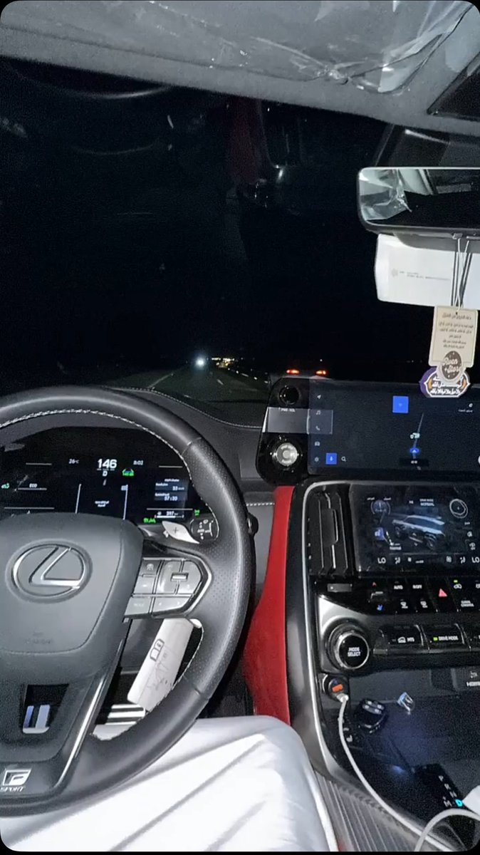 الدين ساس الرجوله و إتزان العقل 
رح أنشد العاقل إللي حظه محالفه

من يعرفون التواضع يعرفون الثقل 
لو أكثر الناس متّفقه !.. و متخالفه

مهما تزيد التجارب معك : ولا تقل
الصالحه صالحه !.. و التالفه تالفه 

بعض الأوادم خلقه الله وسيلة نقل 
يا موديٍ سالفه !.. يا جايبٍ سالفه
