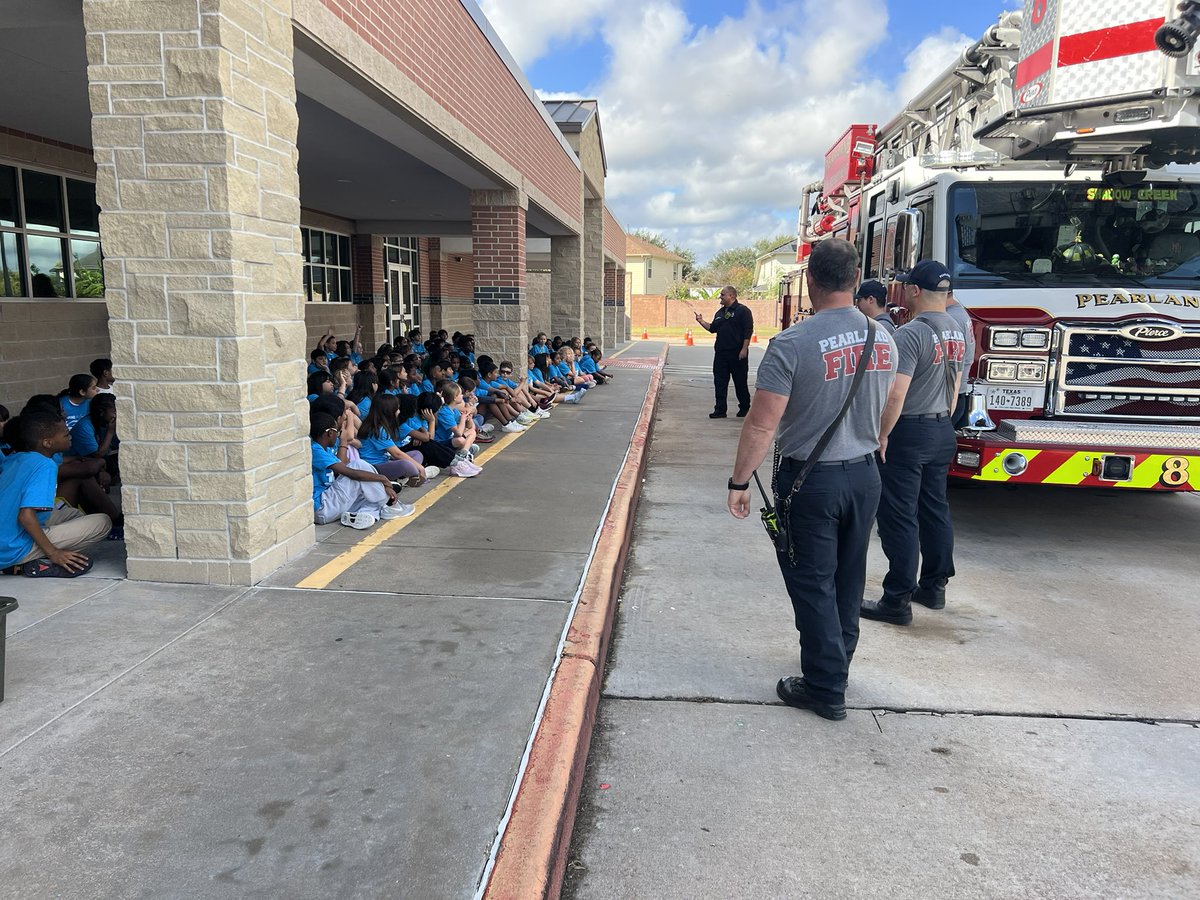 Fourth grade stocked up on yummy snacks for our local Firefighters. Thank you to Pearland Fire Department for taking the time to visit and remind our <a href="/GYE_AlvinISD/">Glenn York Elementary, Alvin ISD</a> rangers about fire safety! <a href="/AlvinISD/">Alvin ISD</a>